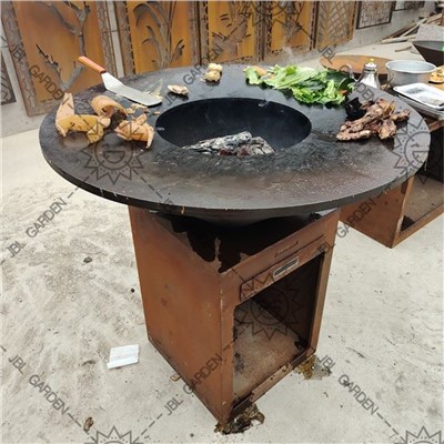Grill grillowy o zardzewiałym kolorze