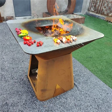 Grill węglowy ze schowkiem na drewno
