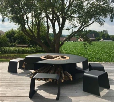 Okrągłe palenisko na węgiel drzewny z blatem